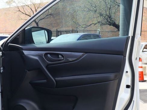 Used 2019 Nissan Rogue S image 33