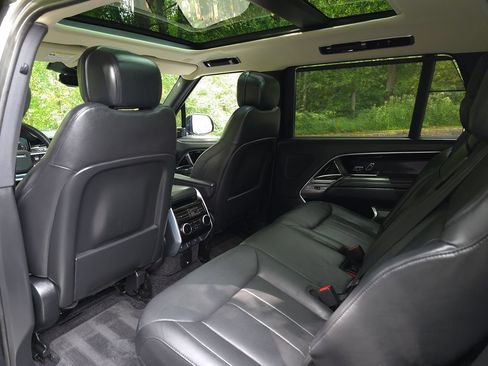 Used 2024 Land Rover Range Rover Long Wheelbase SE AWD/4WD image 13