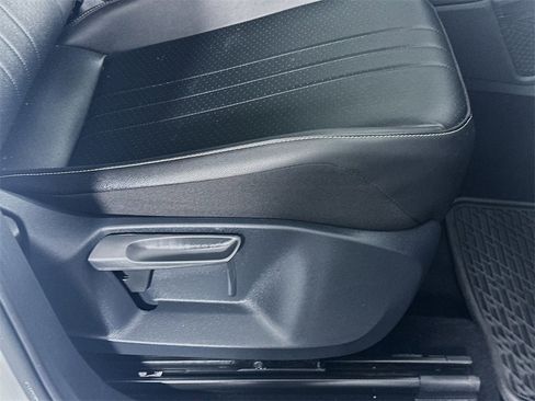 Used 2022 Volkswagen Tiguan SE image 23