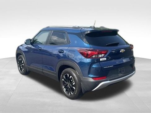Used 2021 Chevrolet TrailBlazer LT w/ Sun and Liftgate Package FWD image 4