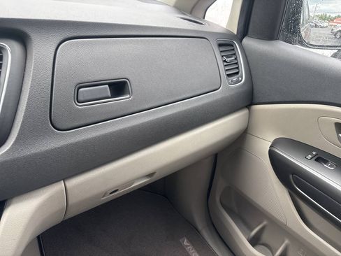 Used 2020 Kia Sedona LX FWD image 26