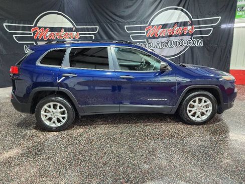 Used 2016 Jeep Cherokee Sport FWD image 8