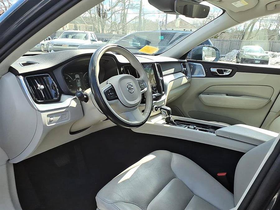 Used 2018 Volvo XC60 T6 Momentum w/ Convenience Package AWD/4WD image 16