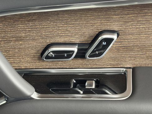 New 2026 Land Rover Range Rover Long Wheelbase SE image 33