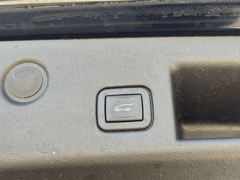 Used 2023 Chevrolet Equinox LT w/ Driver Convenience Package FWD image 31