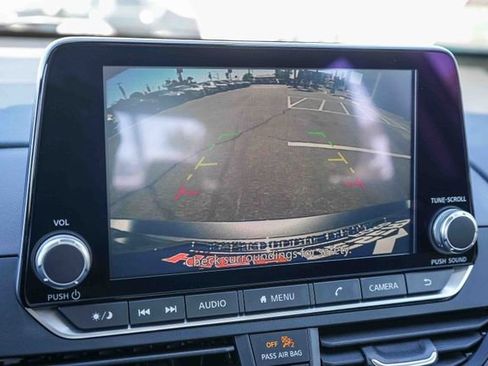 Used 2025 Nissan Altima 2.5 SV FWD image 27