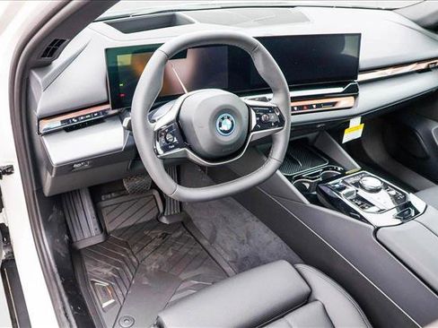 Used 2025 BMW i5 xDrive40 w/ Premium Package image 10