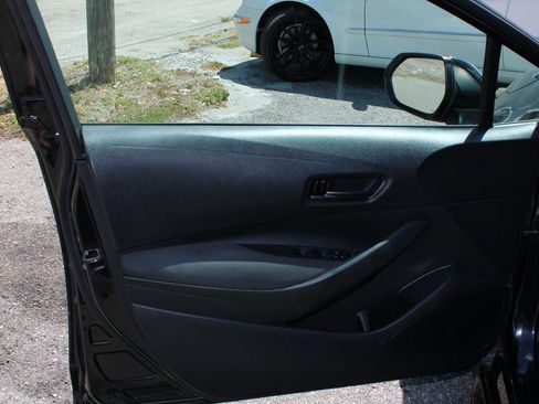 Used 2022 Toyota Corolla LE FWD image 8