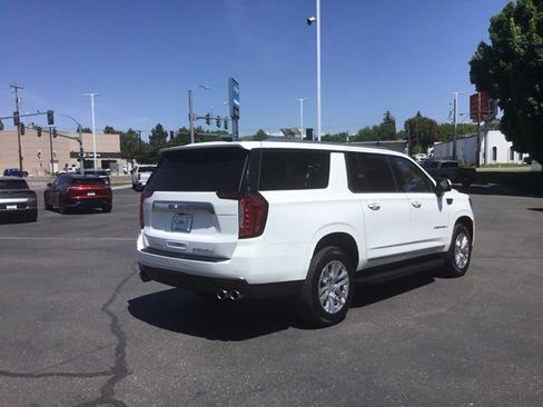 Used 2024 GMC Yukon XL Denali image 3