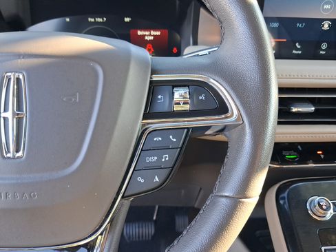 Certified 2022 Lincoln Nautilus FWD w/ Premium Package image 18