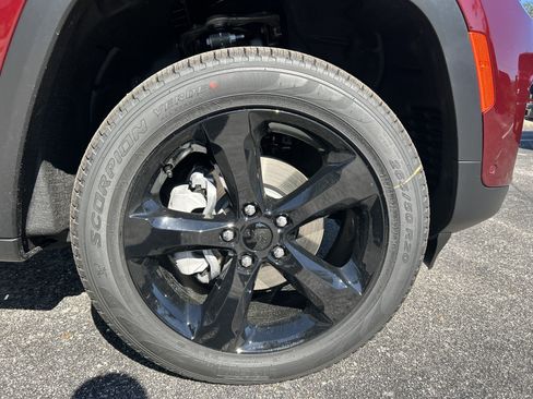 New 2025 Jeep Grand Cherokee Limited image 11