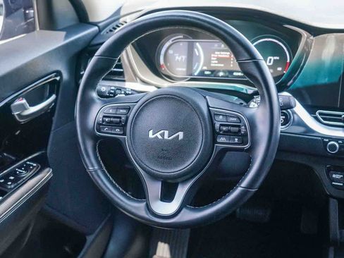 Certified 2022 Kia Niro EX FWD image 14