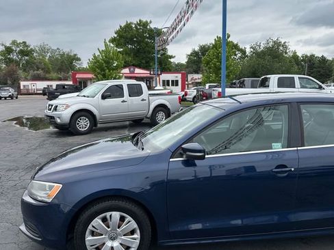 Used 2013 Volkswagen Jetta SE FWD image 17