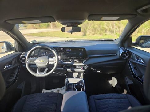 Used 2025 Chevrolet Equinox LT image 19