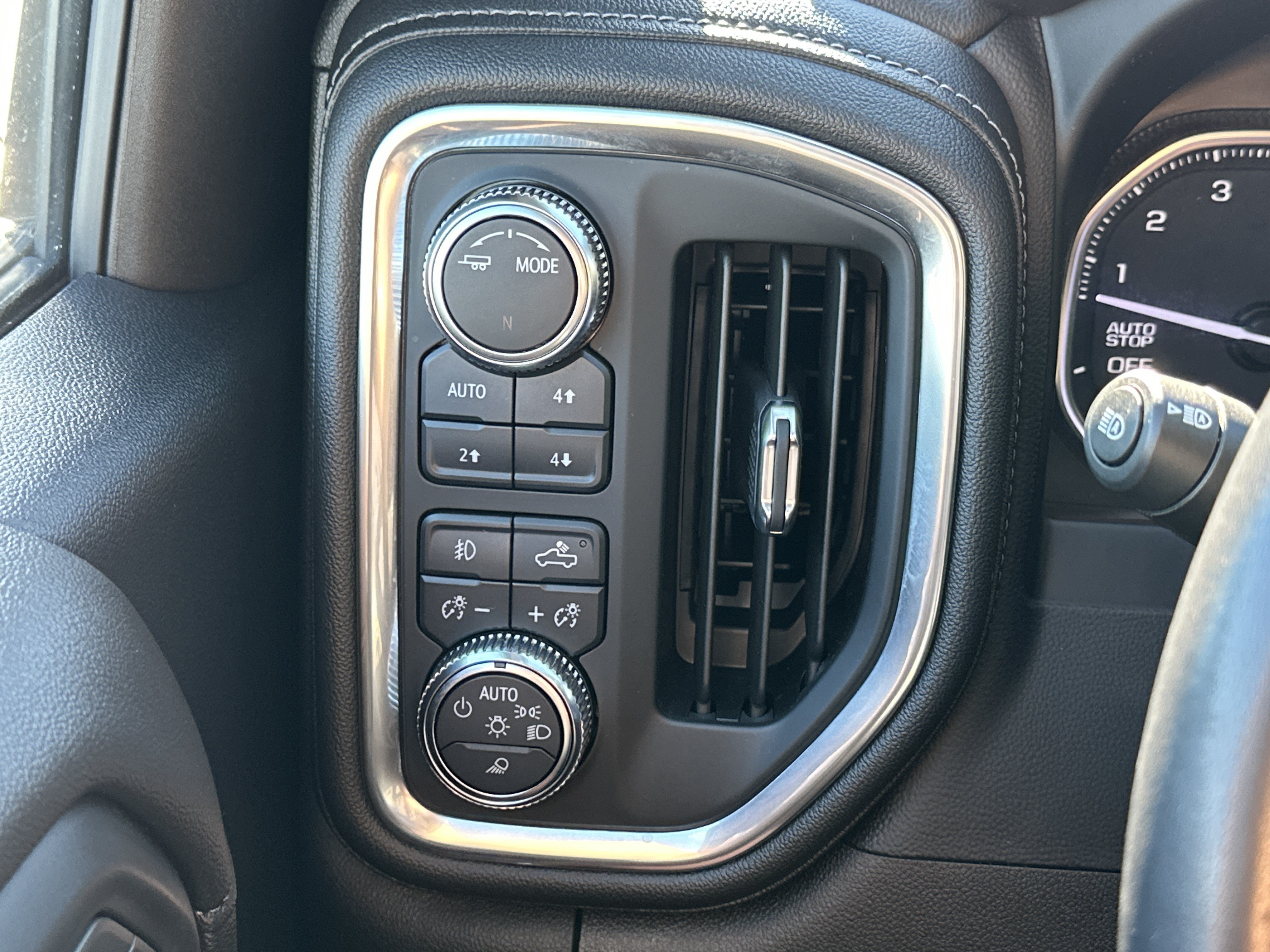 Used 2021 GMC Sierra 1500 SLT w/ SLT Convenience Package AWD/4WD image 28