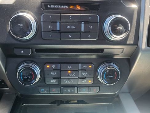 Used 2015 Ford F150 Platinum w/ Equipment Group 701A Luxury AWD/4WD image 34