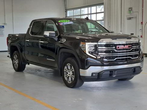 Used 2025 GMC Sierra 1500 SLT AWD/4WD image 3