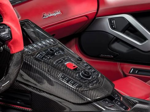 Used 2018 Lamborghini Aventador S image 20