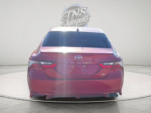 Used 2022 Toyota Camry SE image 4
