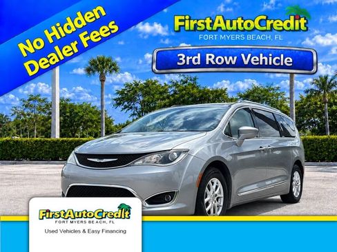 Used 2020 Chrysler Pacifica Touring-L FWD image 1