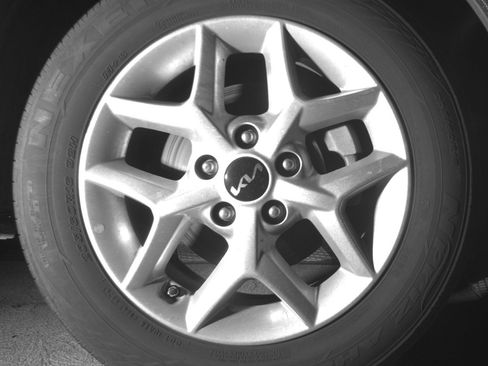 Used 2025 Kia Soul LX w/ LX Technology Package FWD image 20