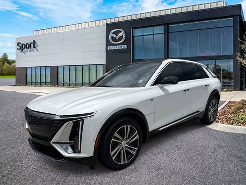 Used 2024 Cadillac Lyriq Luxury w/ LPO, Floor Liner Package RWD image 8