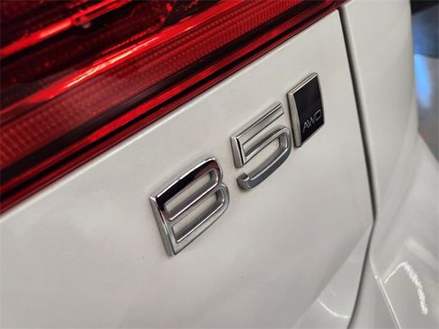 Used 2025 Volvo XC60 B5 Plus image 13