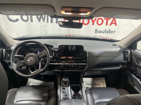 Used 2025 Nissan Pathfinder SL image 18