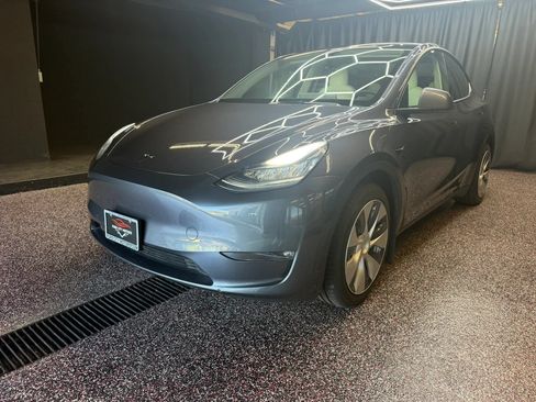 Used 2021 Tesla Model Y Long Range AWD/4WD image 3