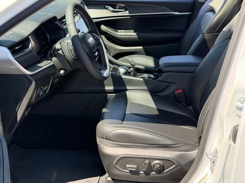 Certified 2023 Jeep Grand Cherokee L Limited w/ Luxury Tech Group II image 18