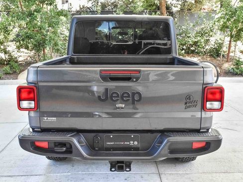 Used 2022 Jeep Gladiator Willys image 5
