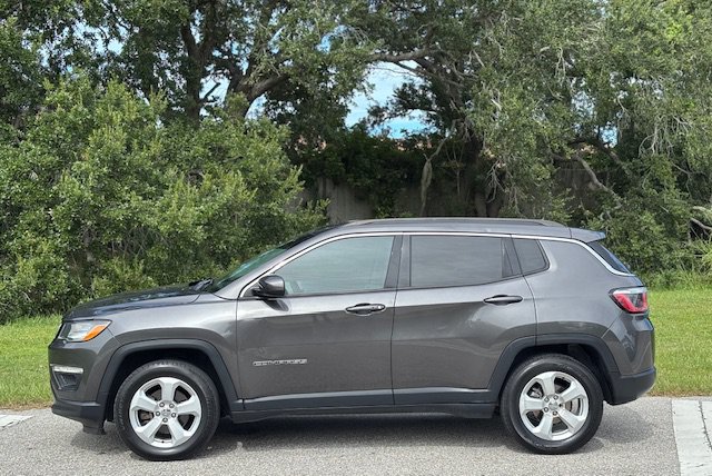 Used 2018 Jeep Compass Latitude w/ Popular Equipment Group FWD image 2