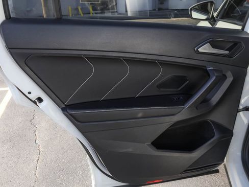 Certified 2022 Volkswagen Tiguan SEL R-Line image 25