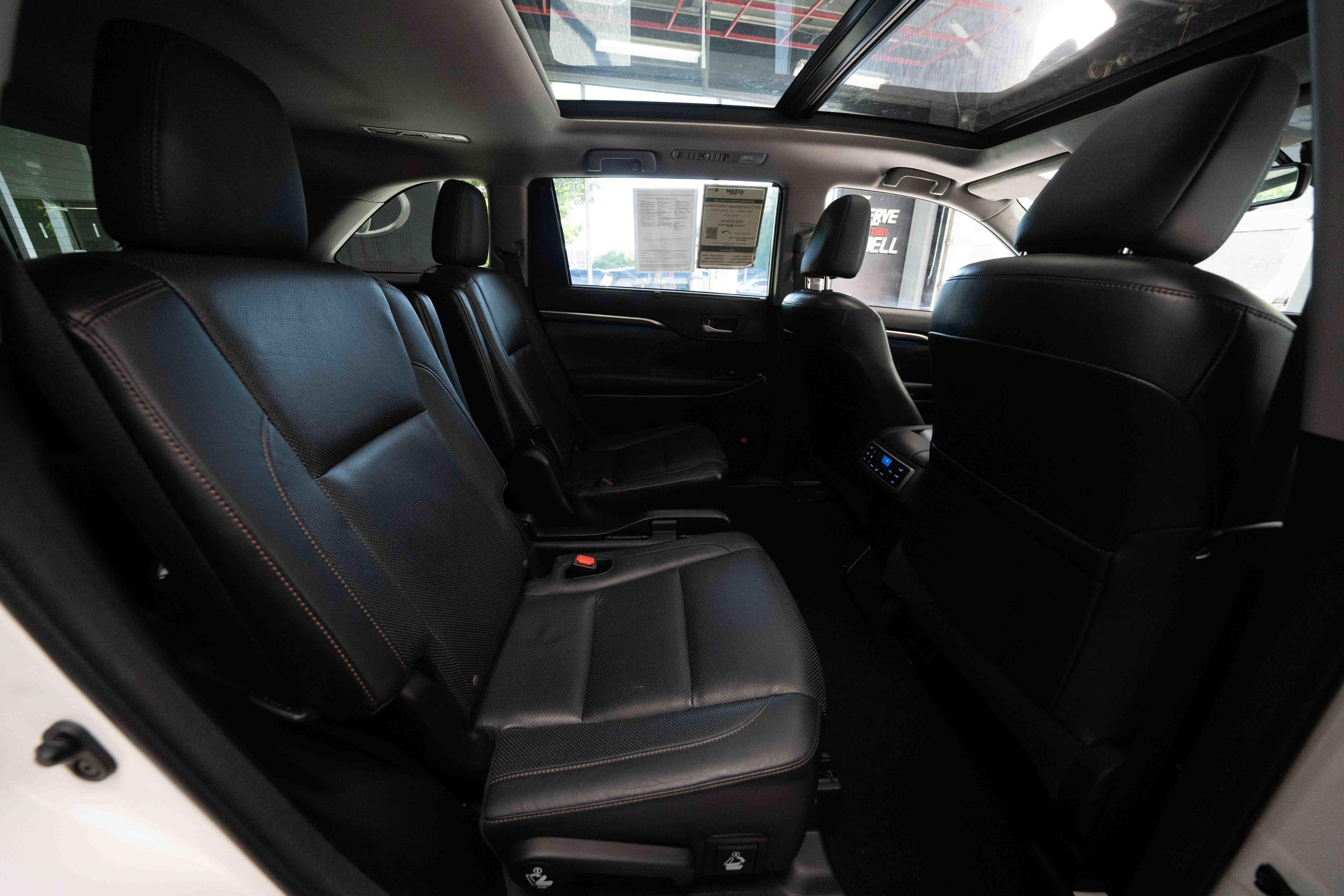 Used 2014 Toyota Highlander Limited Platinum AWD/4WD image 25