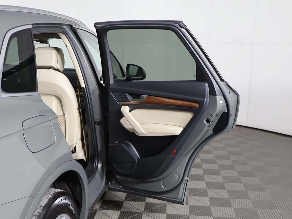 Used 2023 Audi Q5 2.0T Premium w/ Convenience Package AWD/4WD image 23