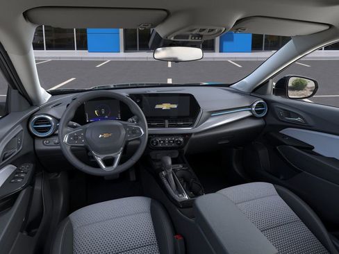 New 2025 Chevrolet Trax LT w/ Sunroof Package image 15