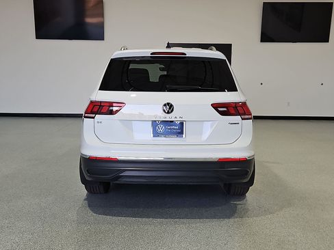 Used 2024 Volkswagen Tiguan SE w/ Panoramic Sunroof Package AWD/4WD image 10