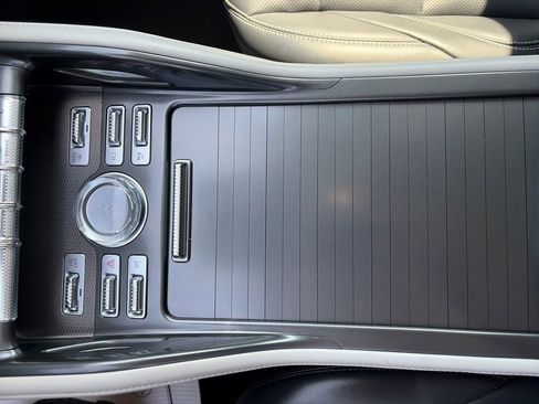 Used 2025 Lincoln Nautilus Premier image 25