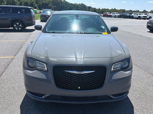 Used 2018 Chrysler 300 Touring w/ Sport Appearance Package RWD image 5