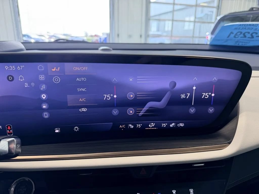 Used 2025 Buick Envision Avenir AWD/4WD image 52