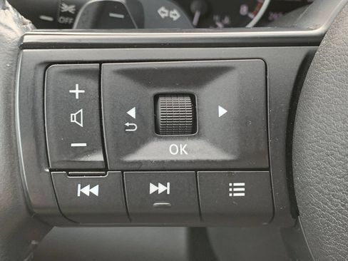 Used 2025 Nissan Pathfinder SV AWD/4WD image 30