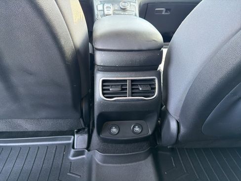 Used 2021 Hyundai Santa Fe SEL w/ Convenience Package image 18