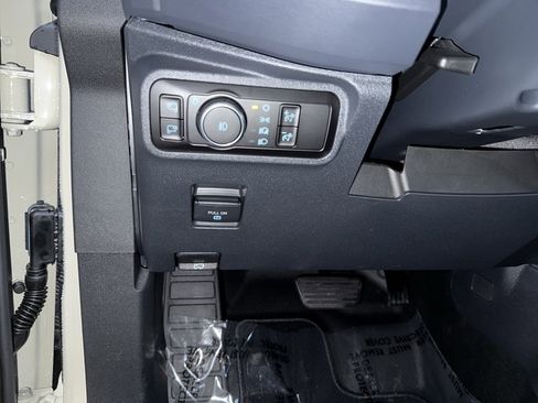 New 2025 Ford Bronco Badlands image 17