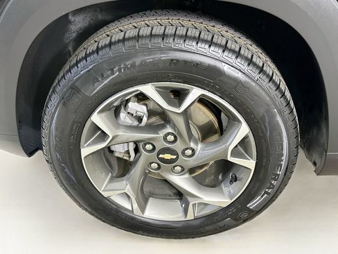 Used 2025 Chevrolet Trax LT w/ LT Convenience Package FWD image 24