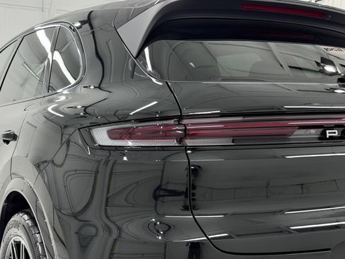 Certified 2026 Porsche Cayenne AWD/4WD image 18