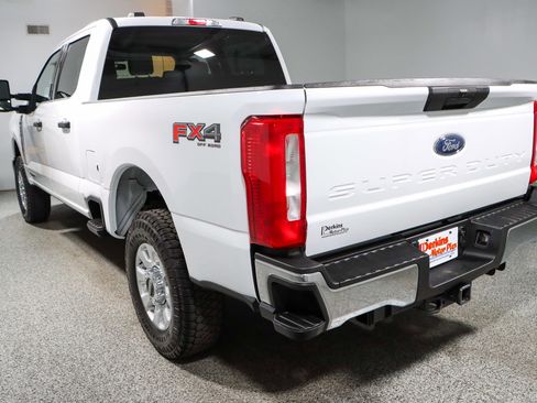 Used 2023 Ford F250 XLT w/ FX4 Off-Road Package AWD/4WD image 9