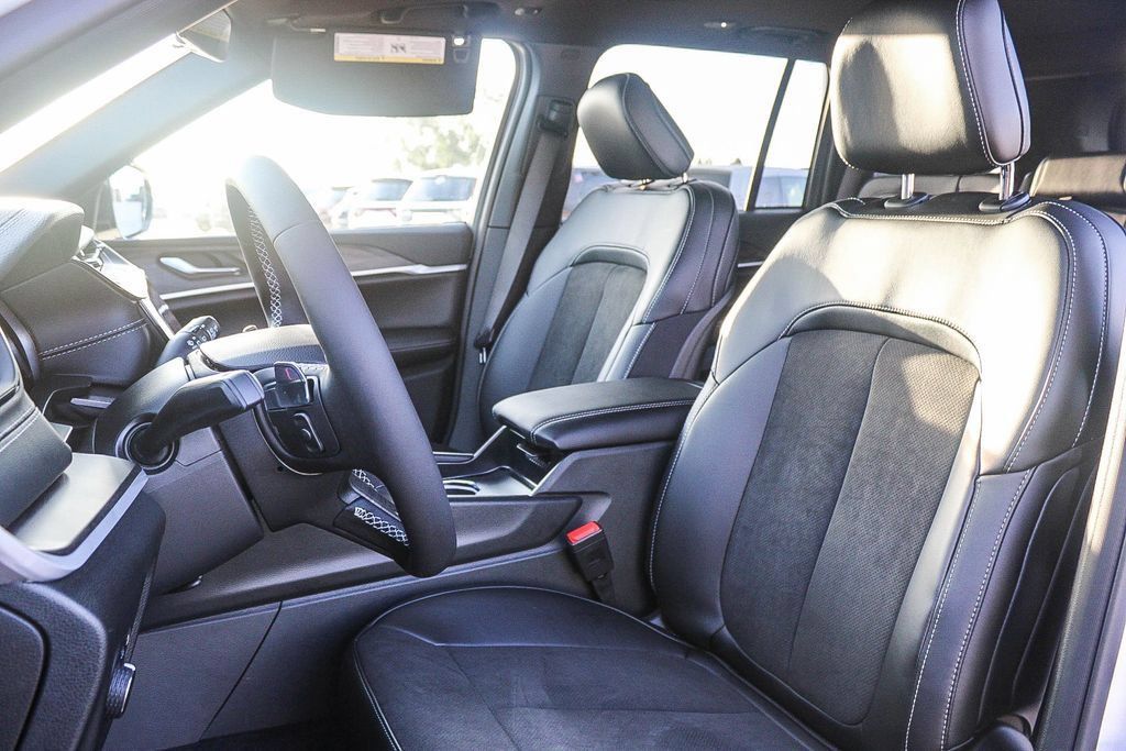 New 2026 Jeep Grand Cherokee Altitude AWD/4WD image 18