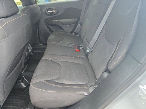 Used 2016 Jeep Cherokee Latitude w/ Cold Weather Group image 35