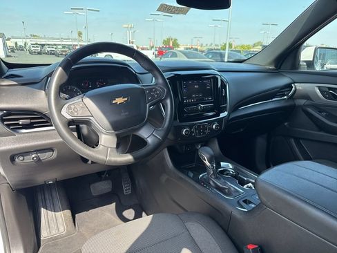 Used 2023 Chevrolet Traverse LT FWD image 17