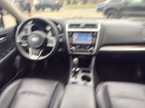 Used 2018 Subaru Outback 2.5i Limited image 16